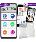 smartphone senior avec un grand ecran
